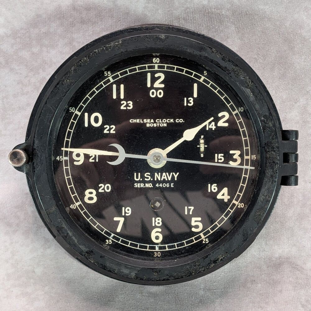 WWII Chelsea U.S. Navy Deck Clock Serial No 4406 E Phenolic Bakelite Case NO KEY